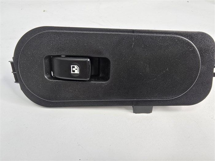 Кнопка стеклоподъемника правая Sollers Atlant 935804A000