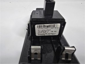 {{photo.Alt || photo.Description || 'Блок кнопок стеклоподъемника Volkswagen'}}